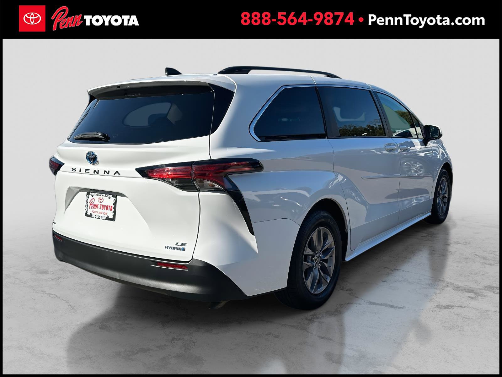 2022 Toyota Sienna LE photo 3