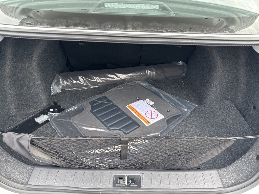 2025 Nissan Versa 1.6 SV photo 12