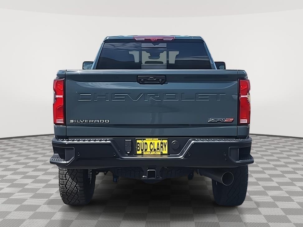2025 Chevrolet Silverado 2500HD LT photo 4