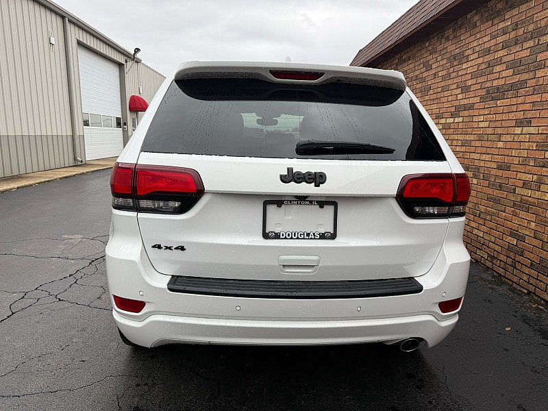 2019 Jeep Grand Cherokee Laredo Altitude photo 4