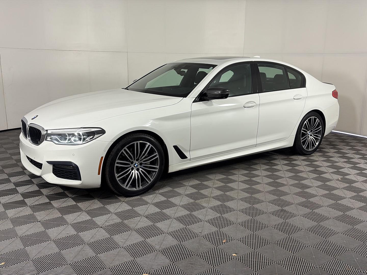 2019 BMW 5 Series 540i's photo