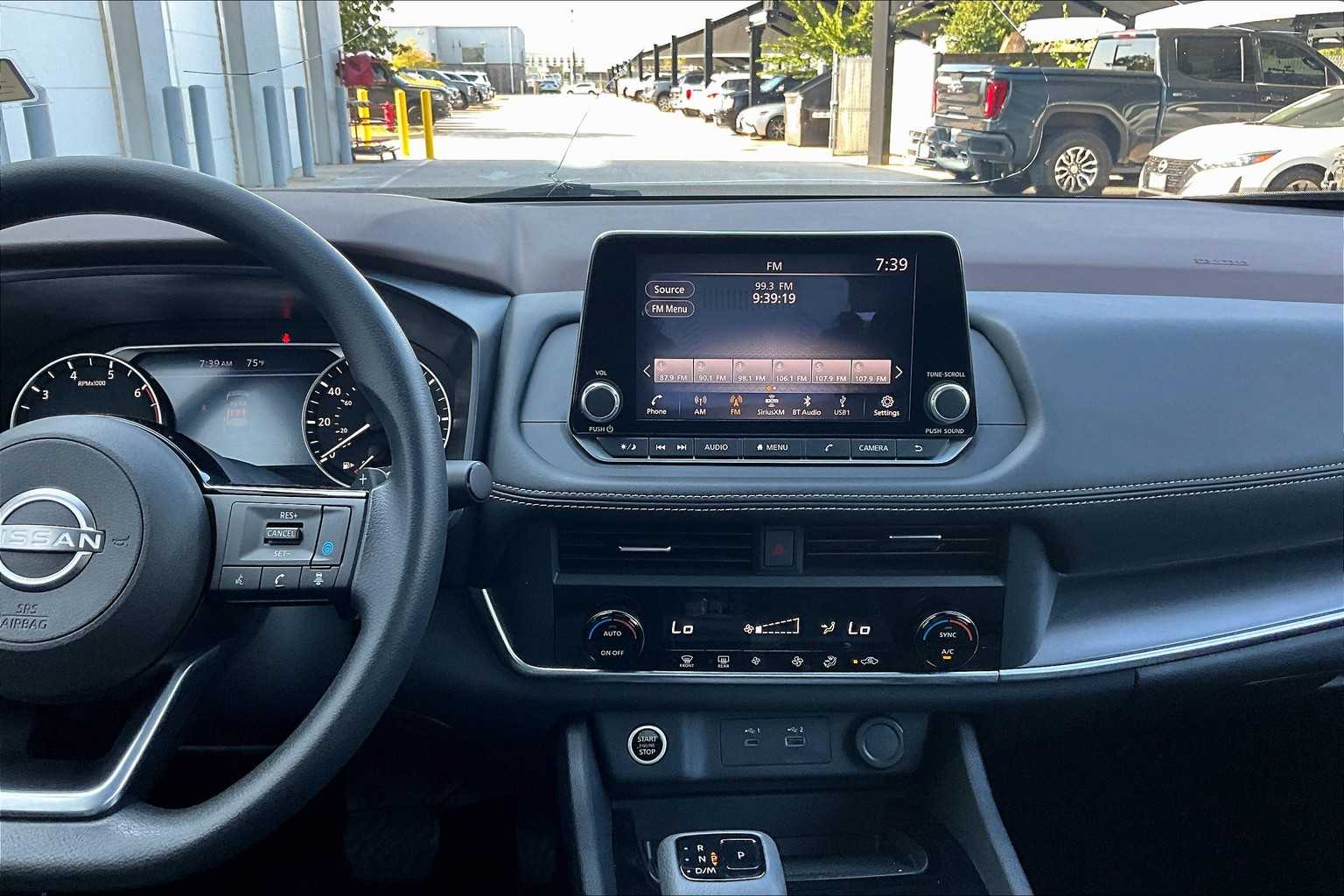 2023 Nissan Rogue SV photo 6