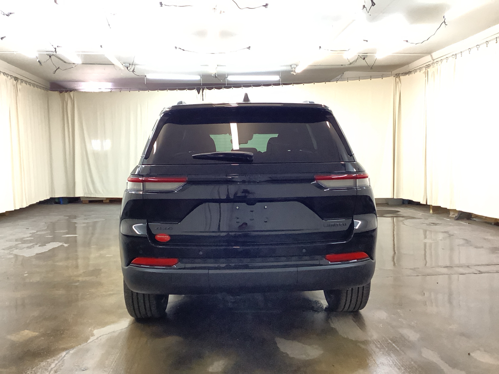 2025 Jeep Grand Cherokee Limited photo 4
