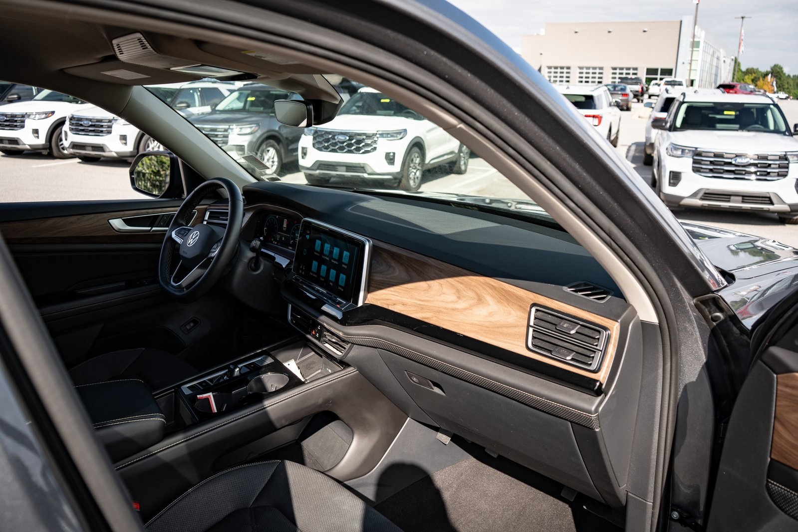 2024 Volkswagen Atlas SE Technology photo 17