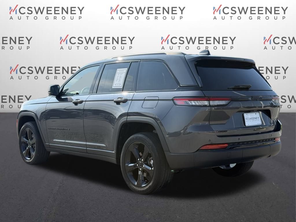 2022 Jeep Grand Cherokee Altitude photo 3
