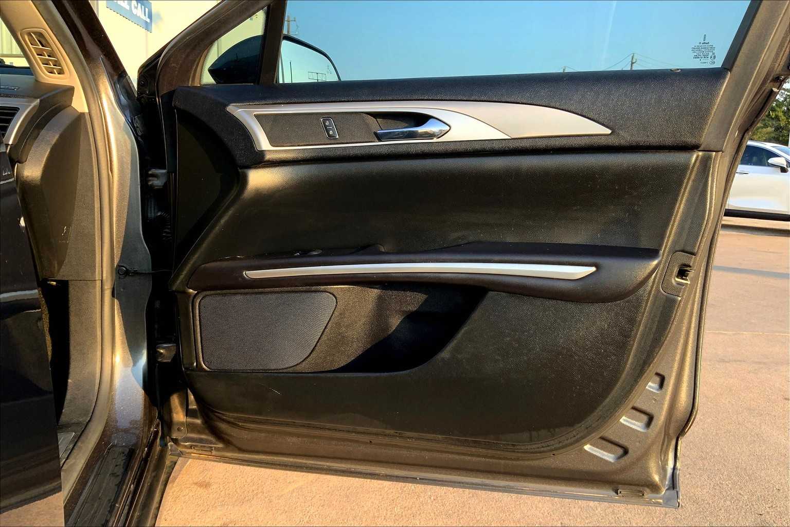 2016 Lincoln MKZ photo 8