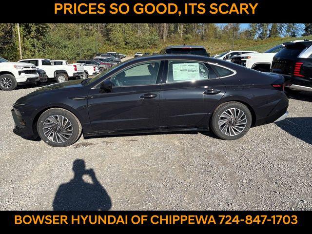 2025 Hyundai Sonata Hybrid Limited photo 2