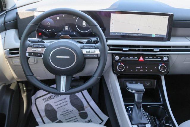New 2025 White Hyundai SEL Convenience FWD image 13