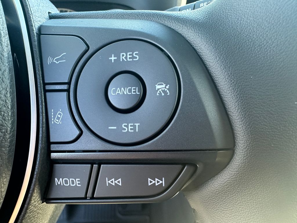 2025 Toyota RAV4 Hybrid XLE photo 20