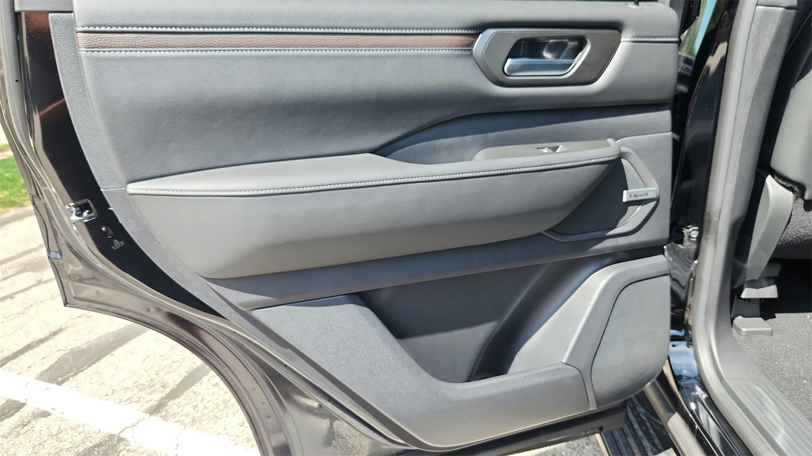 2025 Nissan Armada SL photo 20