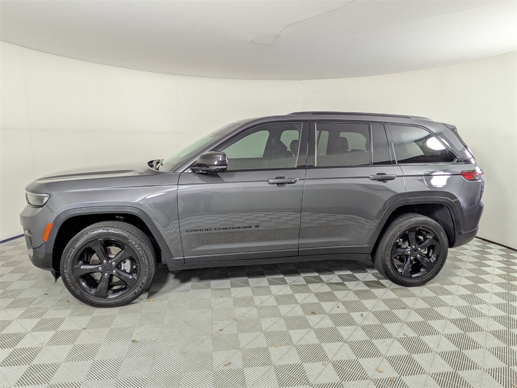 2023 Jeep Grand Cherokee Laredo Altitude photo 5