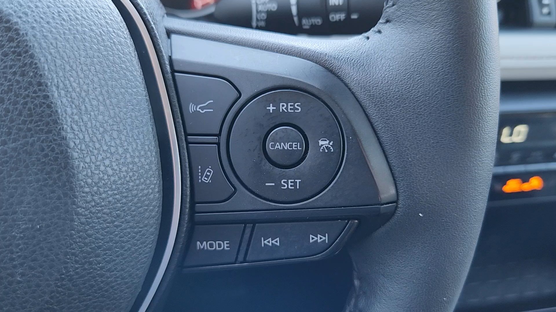 2023 Toyota RAV4 XLE Premium photo 12