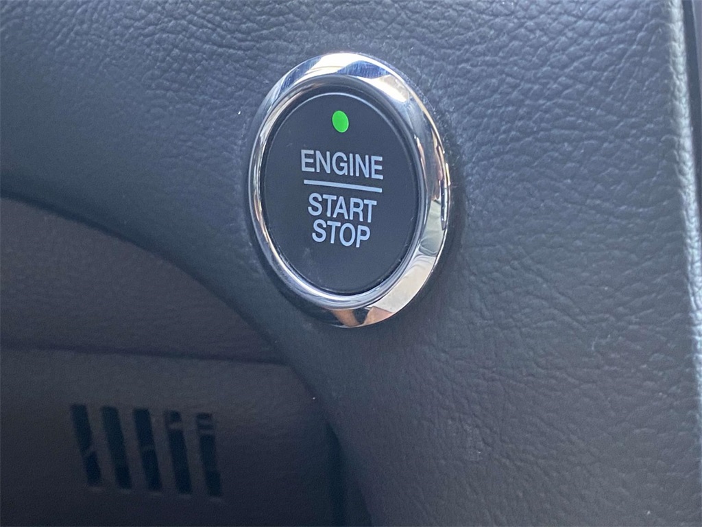 2020 Ford Edge SEL photo 25