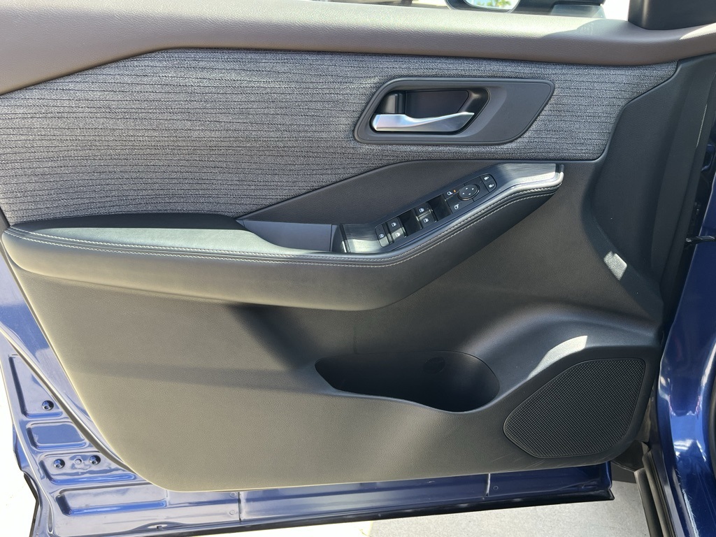 2023 Nissan Rogue SV photo 12
