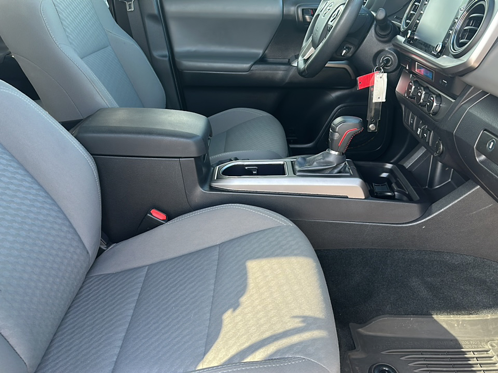 2022 Toyota Tacoma SR5 photo 9
