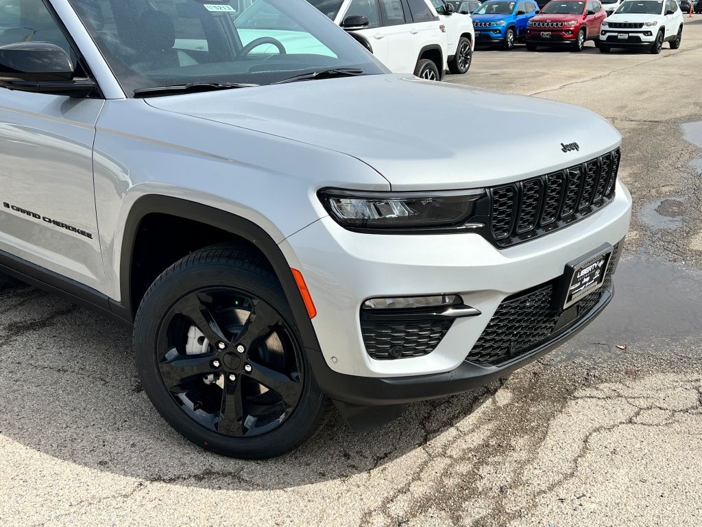 2025 Jeep Grand Cherokee Limited photo 2