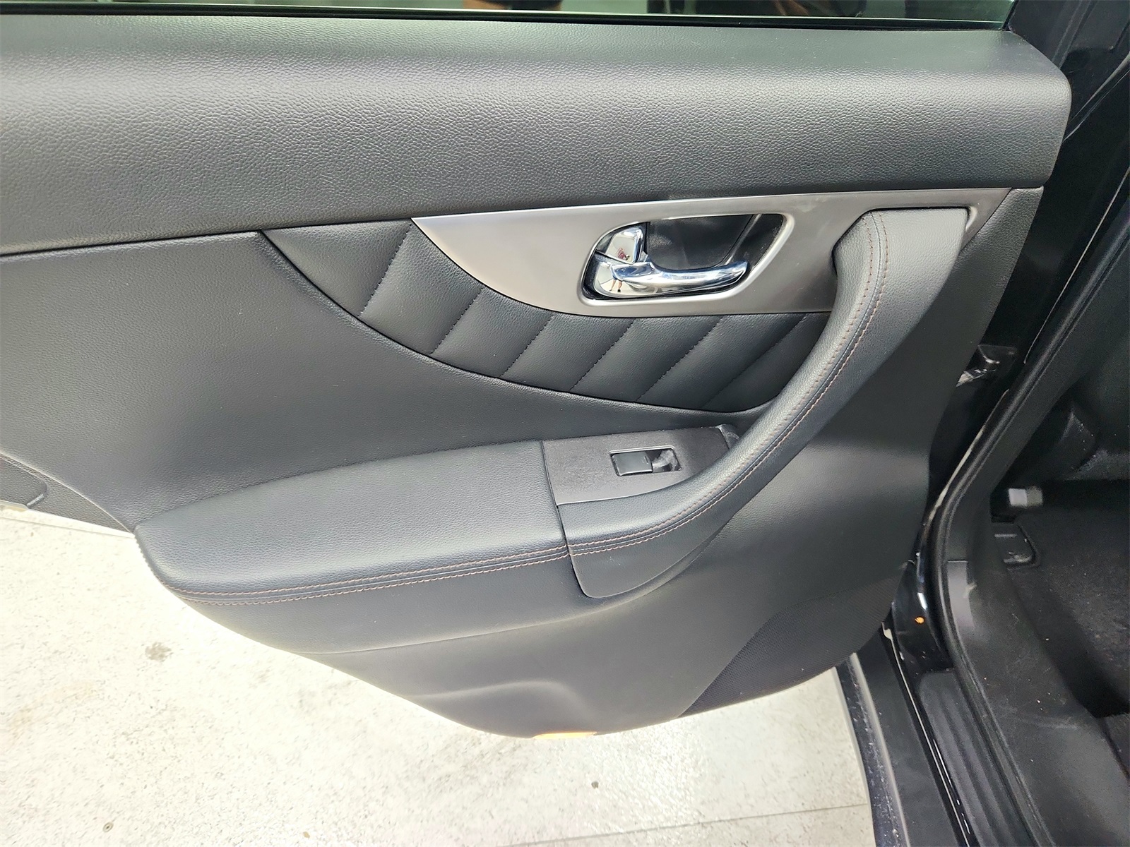 2017 Infiniti QX70 Base photo 30
