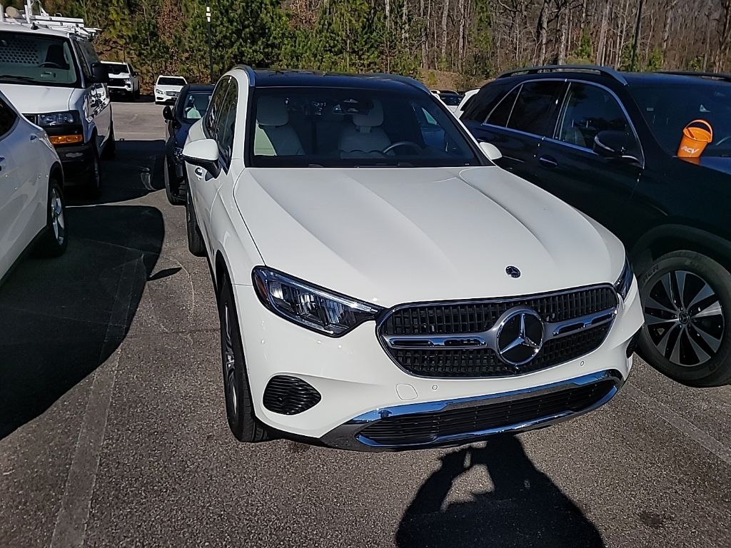 2025 Mercedes-Benz GLC Base's photo