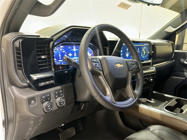 2024 Chevrolet Silverado 3500HD High Country photo 9