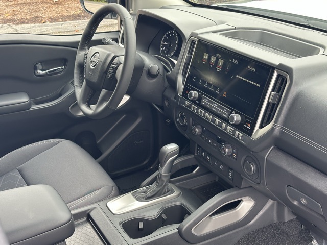 2025 Nissan Frontier Crew Cab SV photo 28