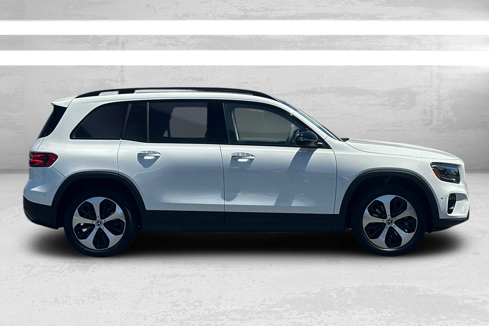 2025 Mercedes Benz GLB 250 4MATIC photo 2