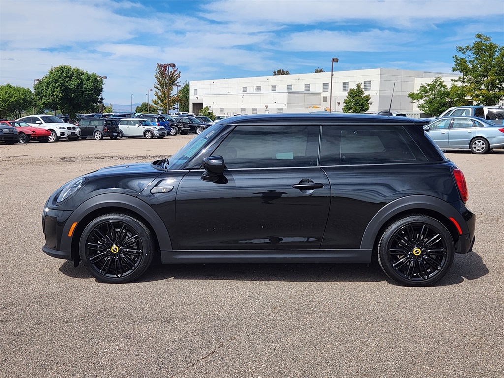 2024 Mini Cooper 2 Door Hardtop SE photo 2