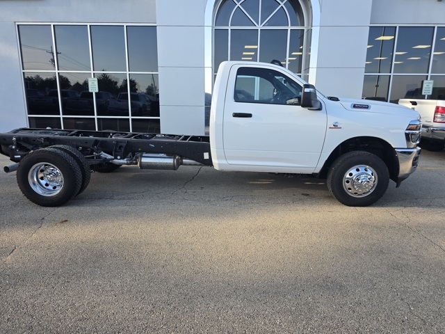 2026 Ram 3500 Tradesman photo 2