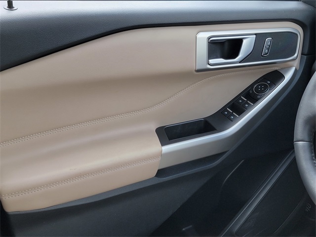 2023 Ford Explorer XLT photo 22