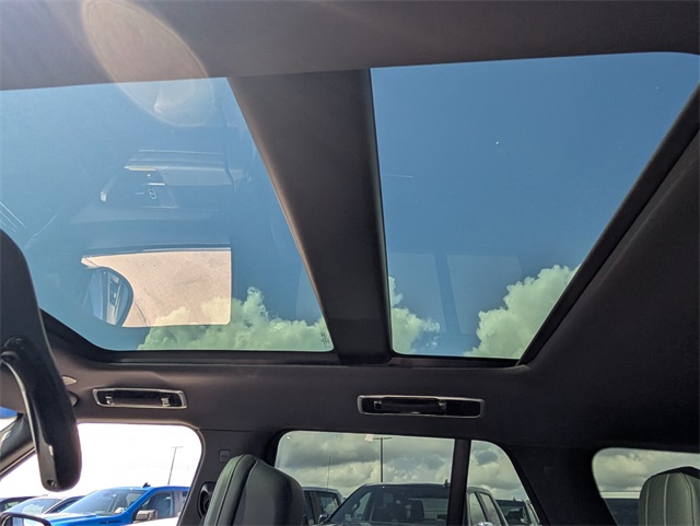 Used 2023 Santorini Black Land Rover SE image 10