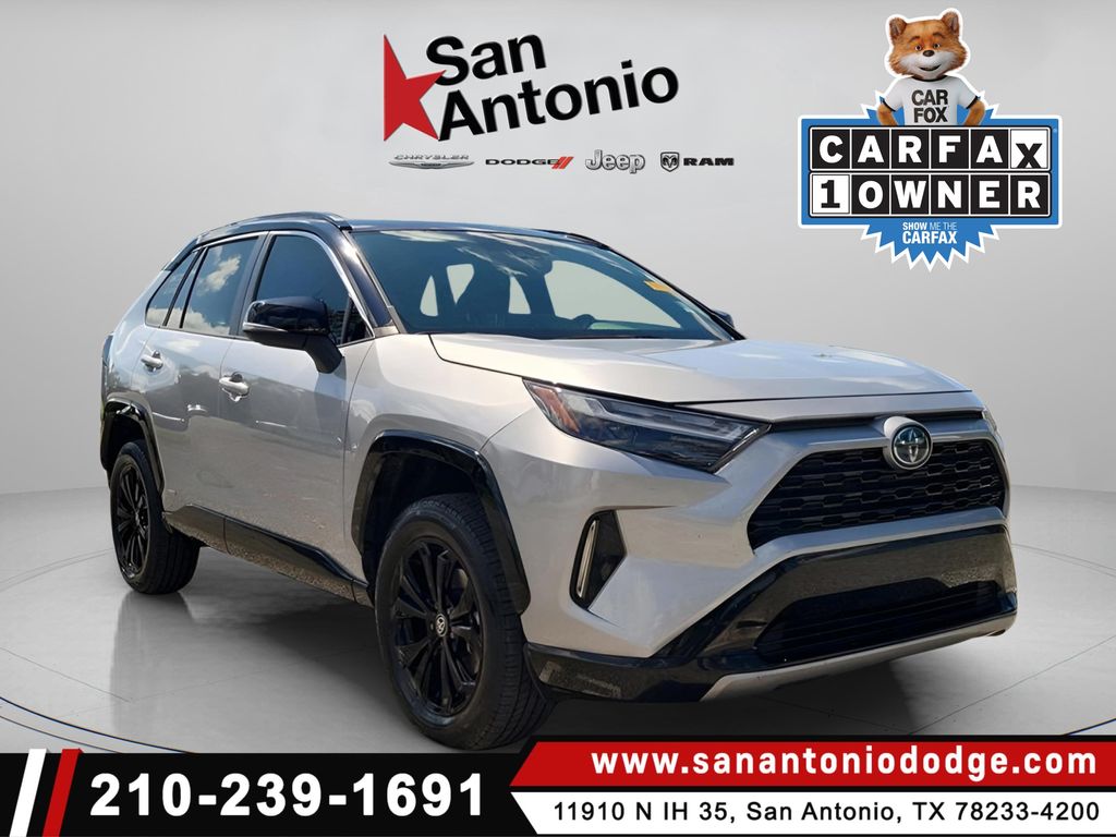 2022 Toyota RAV4 XSE's photo