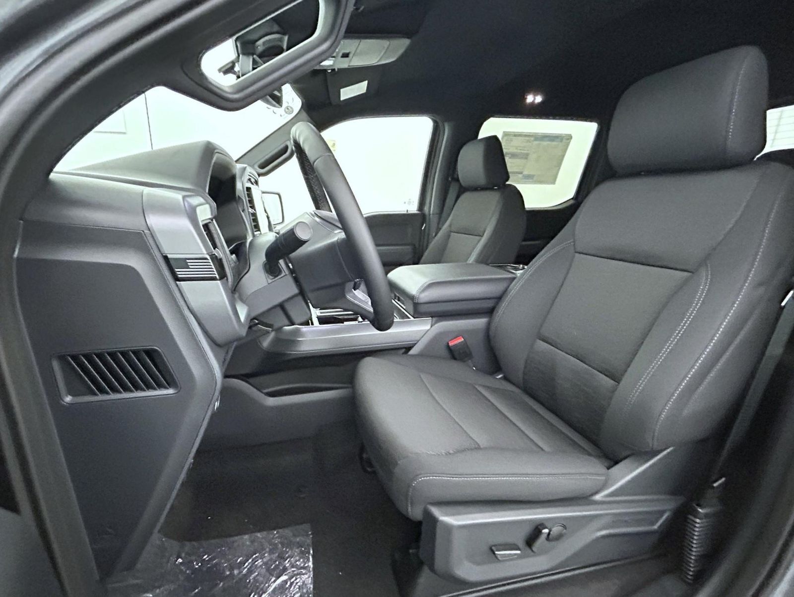 2025 Ford F-150 XLT photo 10