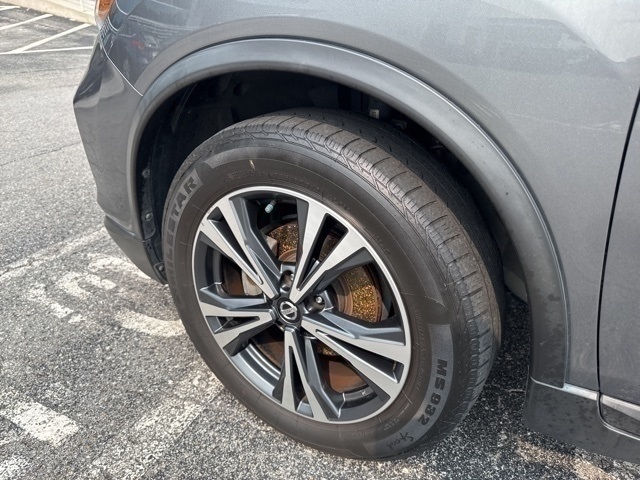 2018 Nissan Rogue SL photo 9
