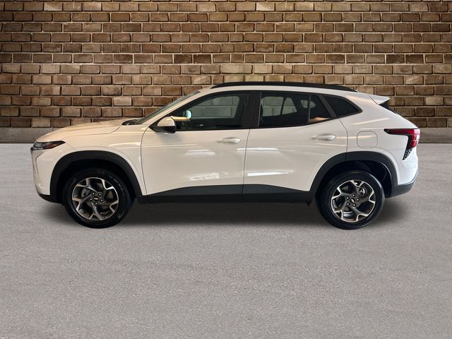 2024 Chevrolet Trax LT photo 2