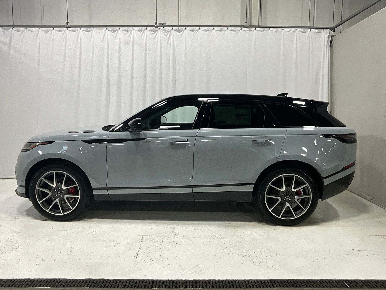 New 2025 Land Rover Range Rover Velar Dynamic SE 4 Door in Des Moines 