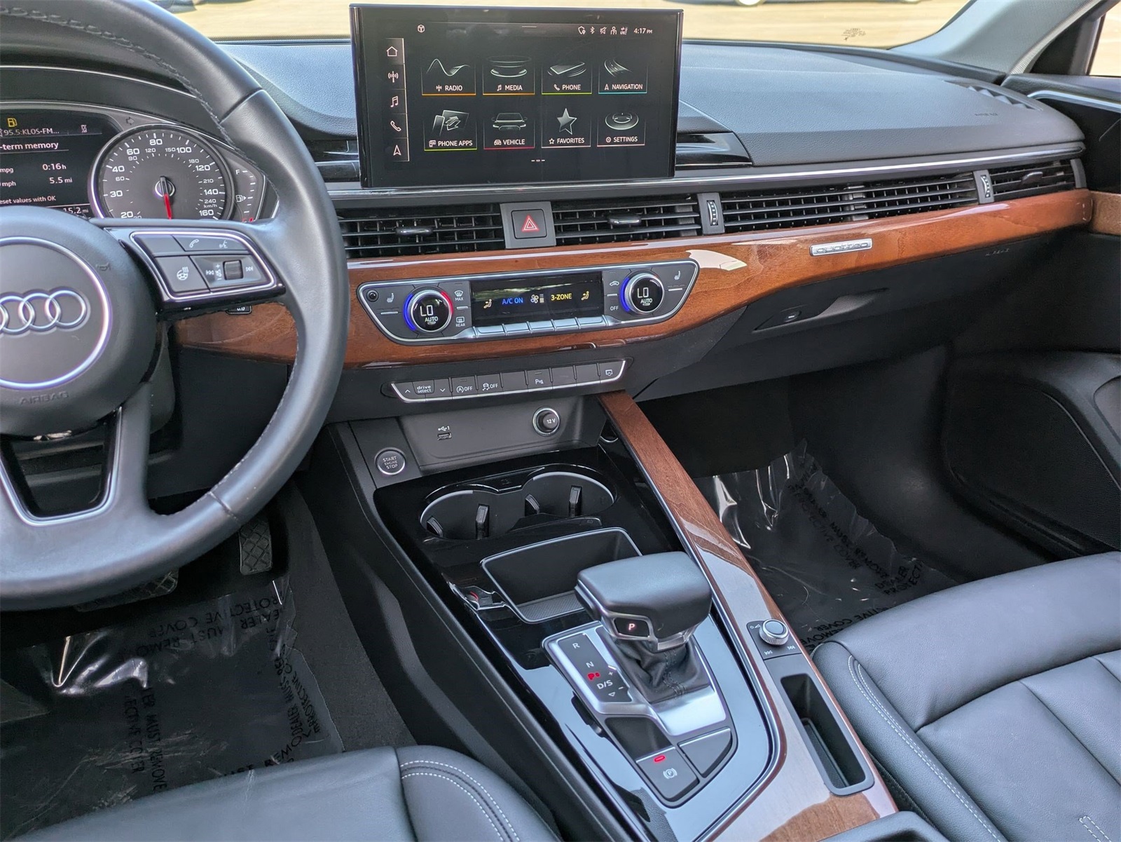 2023 Audi A4 40 Premium Quattro photo 4