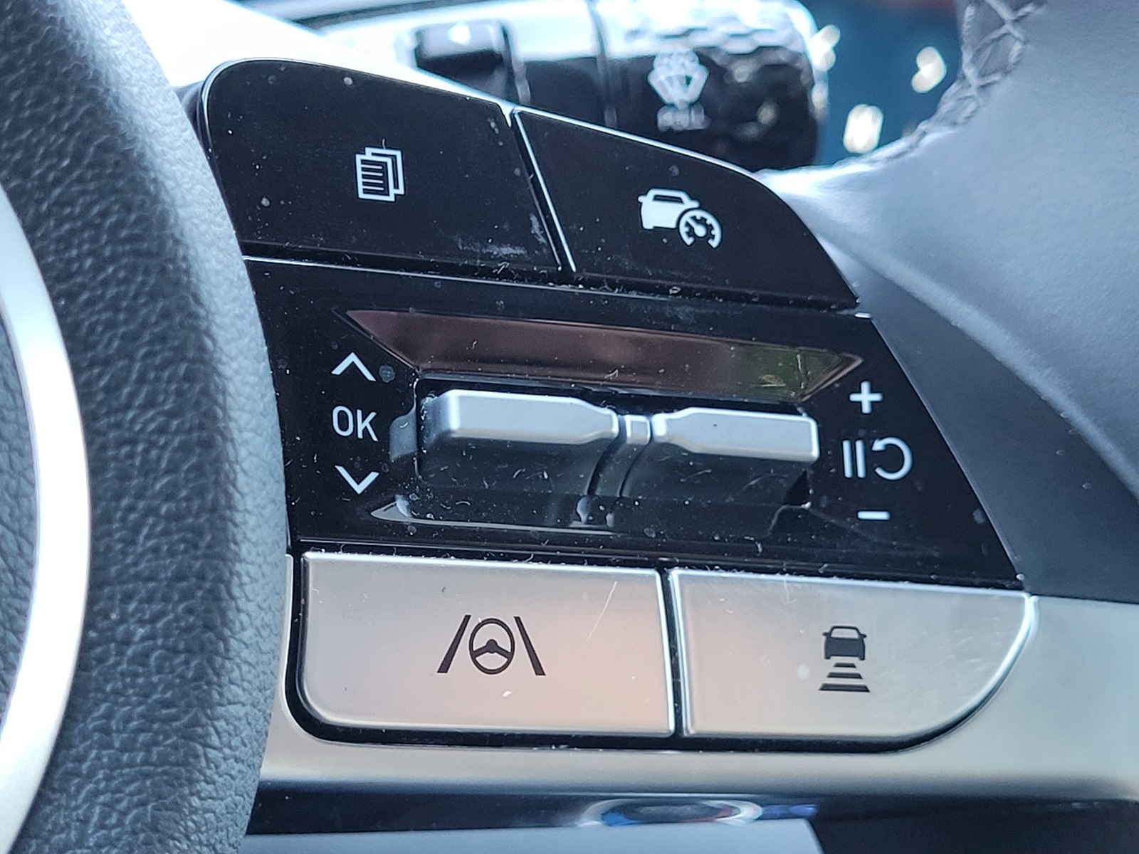 2025 Hyundai Elantra SEL Convenience photo 16