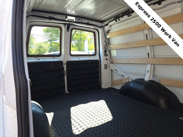 2024 Chevrolet Express Cargo Van 2500 photo 5