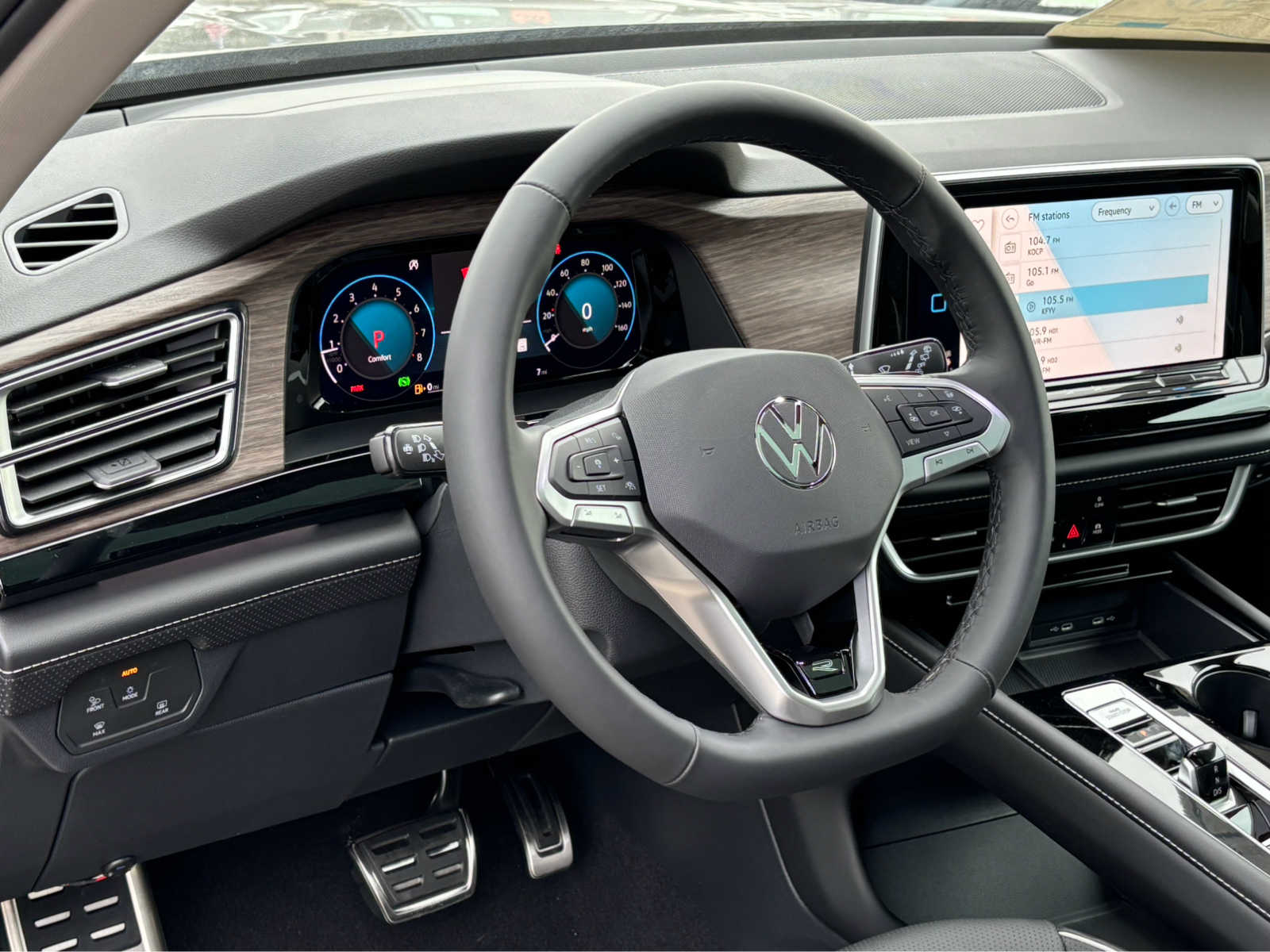 2024 Volkswagen Atlas SEL Premium R-Line photo 11