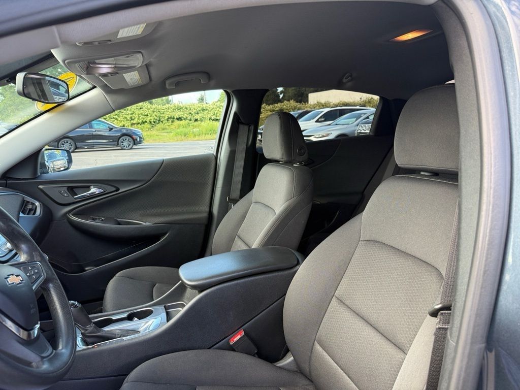 2020 Chevrolet Malibu LS photo 11