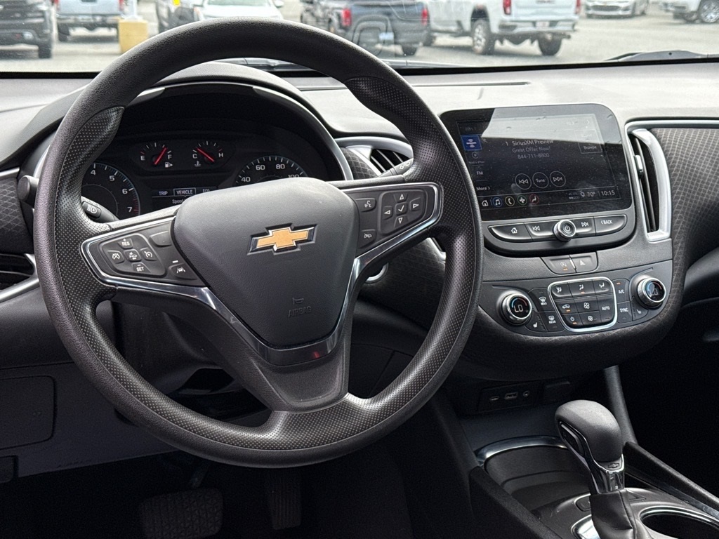 2024 Chevrolet Malibu 1LT photo 3