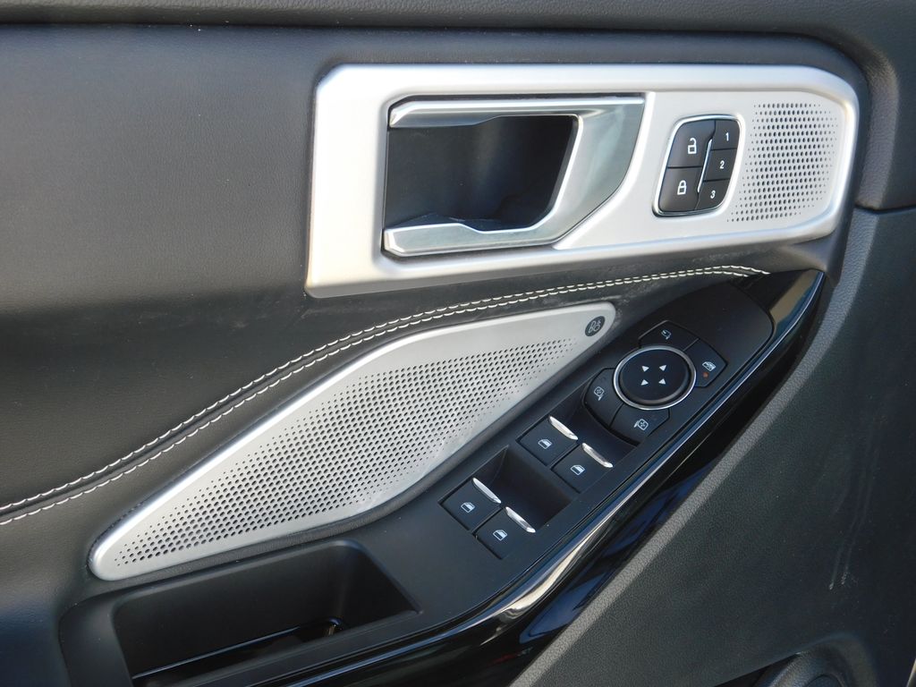 2021 Ford Explorer ST photo 32