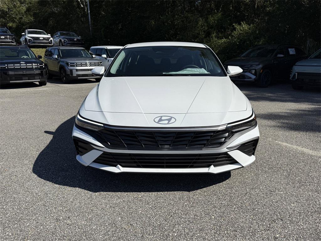 2026 Hyundai Elantra SE photo 3