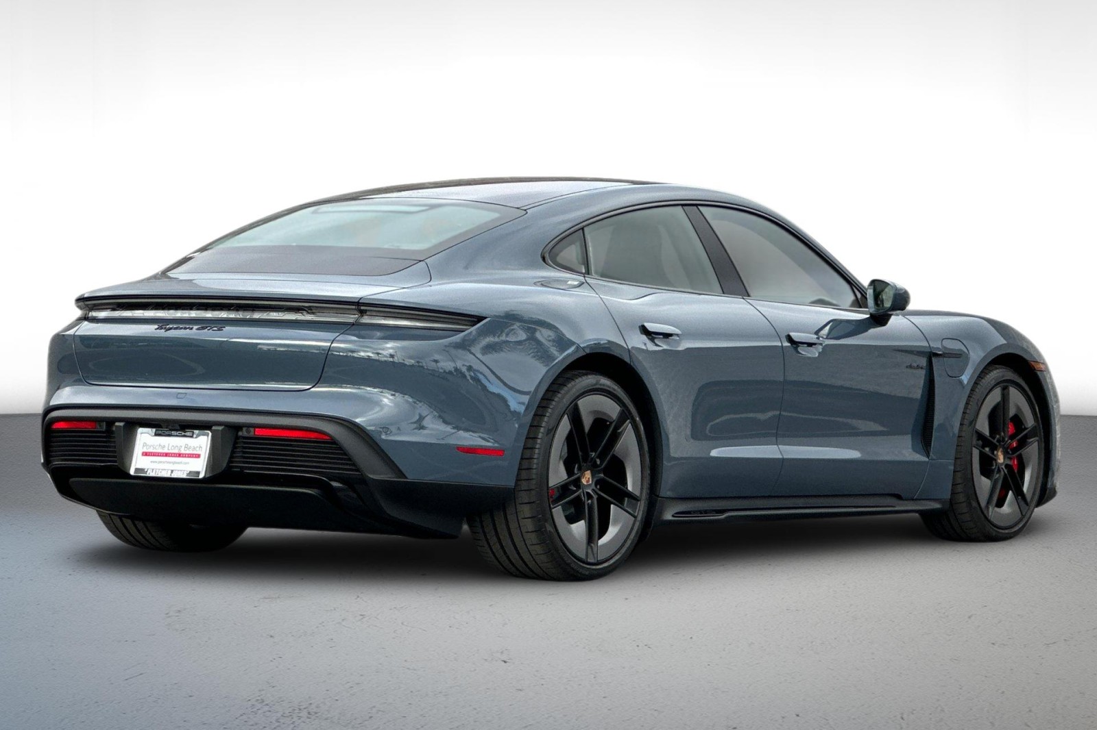 2026 Porsche Taycan GTS photo 9
