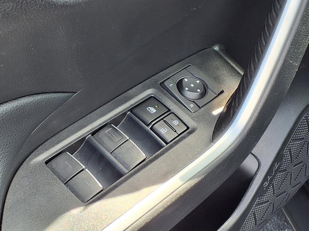 2023 Toyota RAV4 XLE Premium photo 5