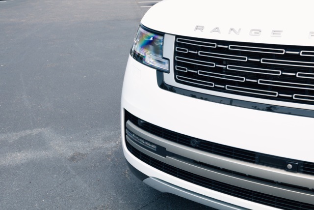 2023 Land Rover Range Rover SE photo 4