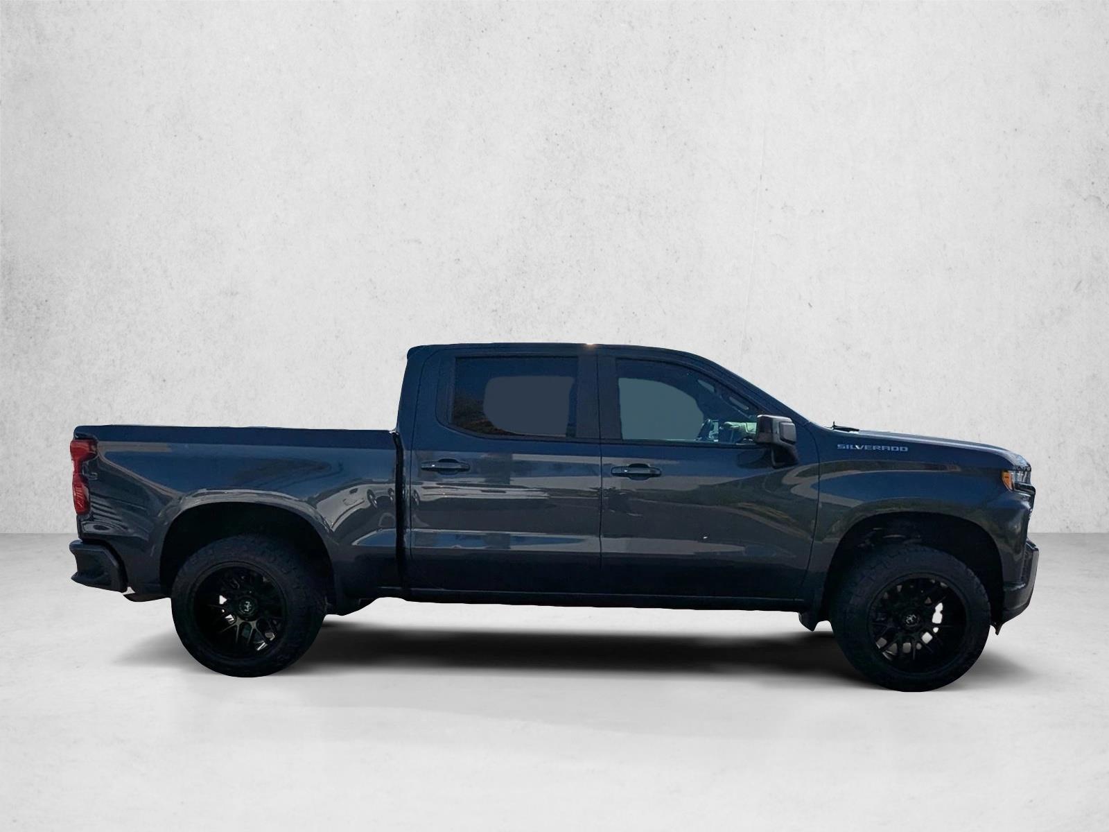 2019 Chevrolet Silverado RST photo 4