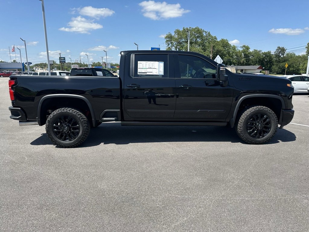 2025 Chevrolet Silverado 2500HD High Country photo 3