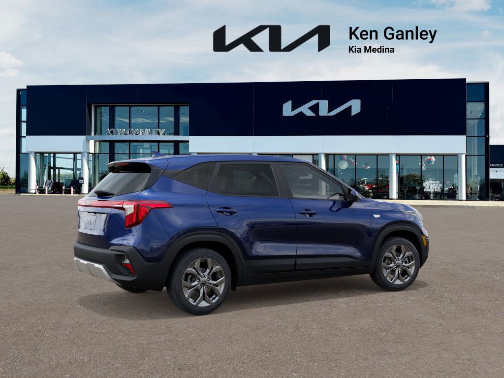 2026 Kia Seltos LX photo 4