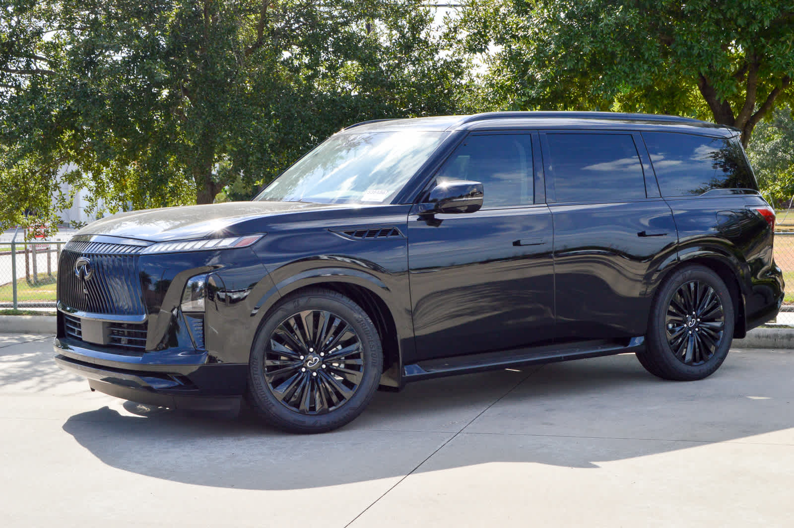 2026 Infiniti QX80 Luxe photo 8