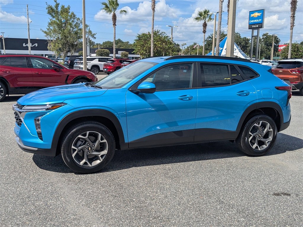 2025 Chevrolet Trax LT photo 5